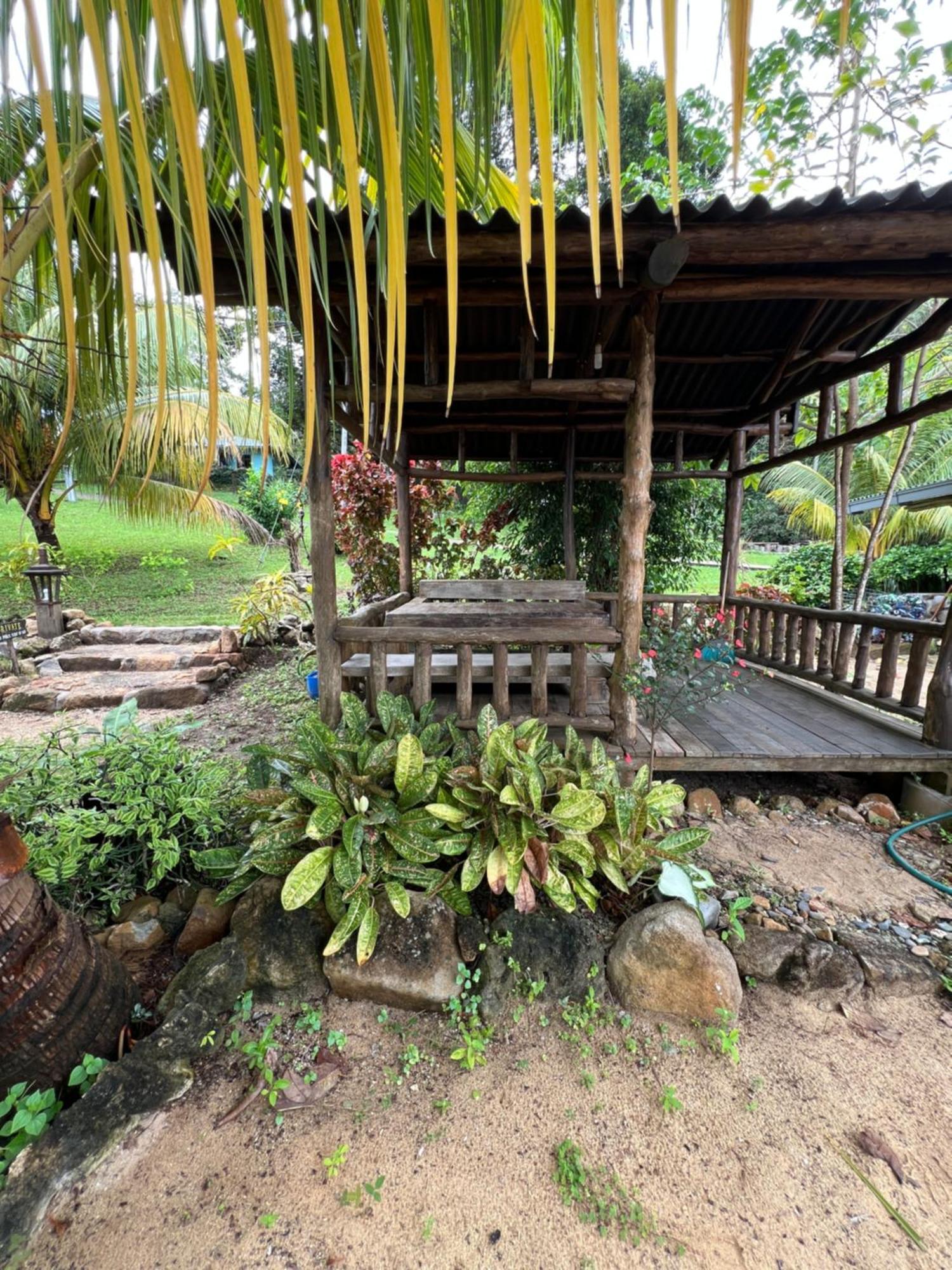 Beach House Kampung Genting Bagian luar foto