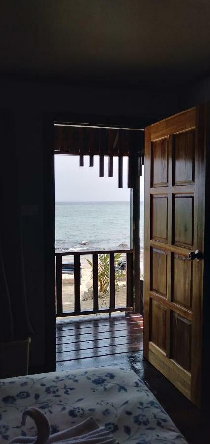 Beach House Kampung Genting Bagian luar foto